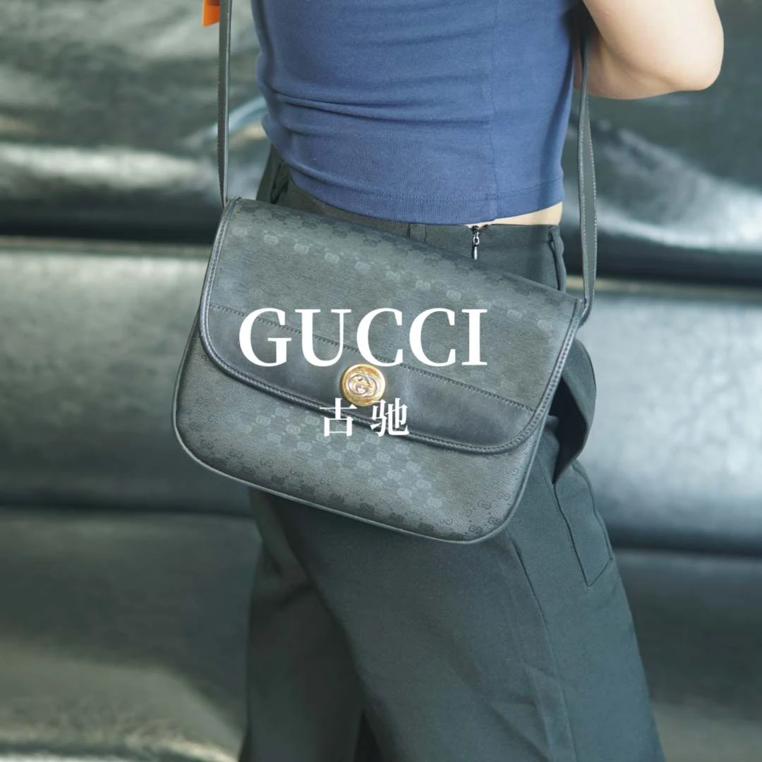 95新 GUCCI/古驰 降价/黑花邮差包/拼皮翻盖包/RX07901038/09
