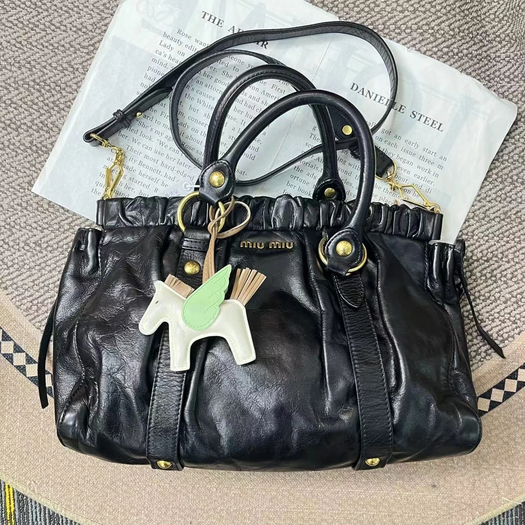 95新 MIU MIU/缪缪 XM/ 黑金蝴蝶结编带手提斜挎包/THDS07630002