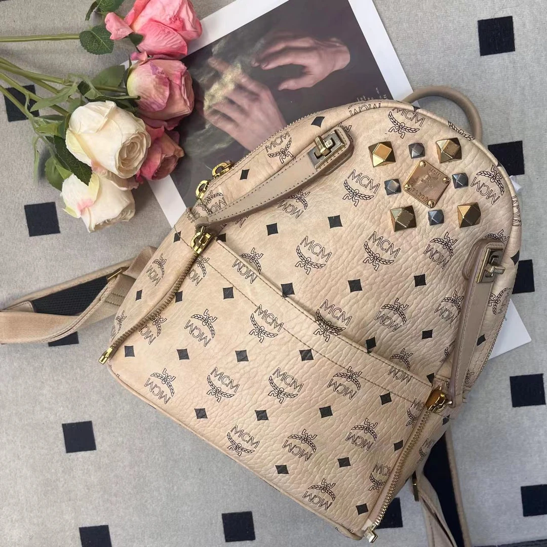 95新 MCM  XM/奶茶白印花铆钉 经典百搭小号双肩包/MH08603035