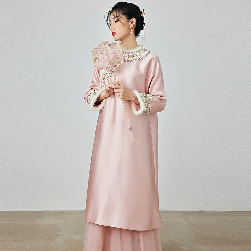 陌遇冬季中国风优雅刺绣圆领夹棉旗袍新中式复古连衣裙M246218