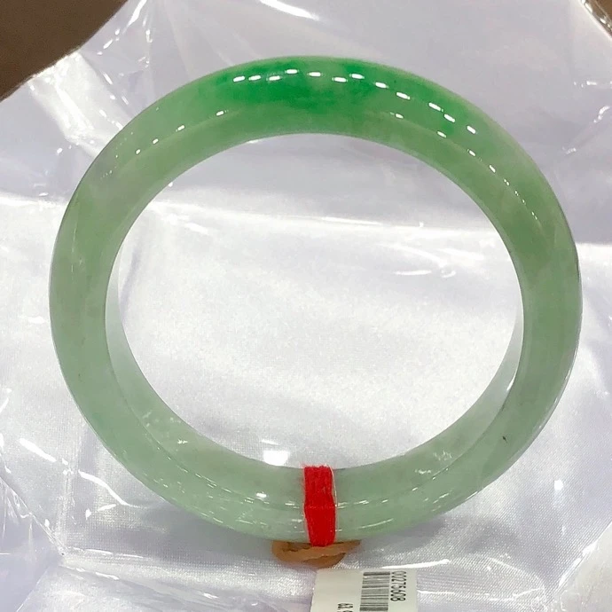 57#糯冰种俏阳绿翡翠手镯，绿色飘绿精美平安镯，明艳动人