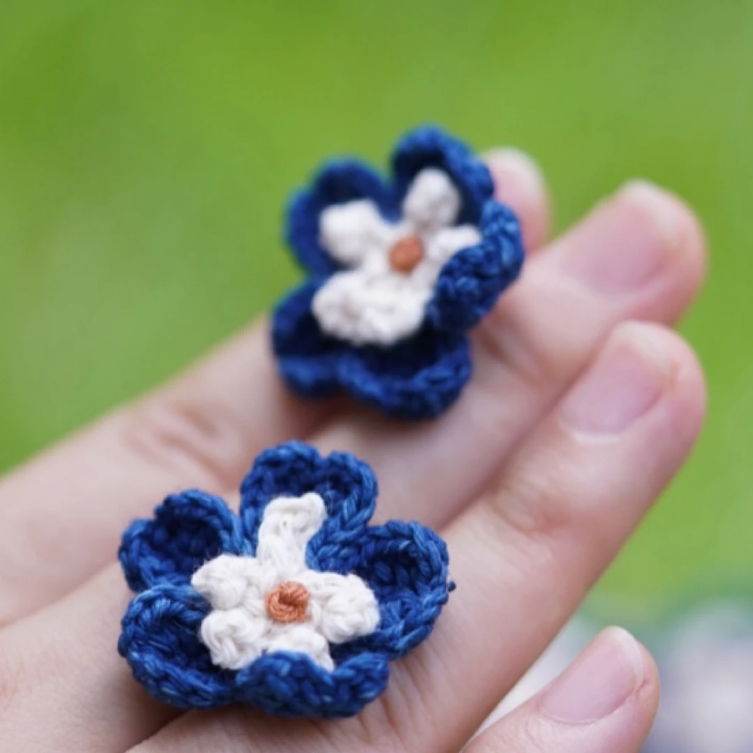 蓝染钩针耳钉 蓝白花花款