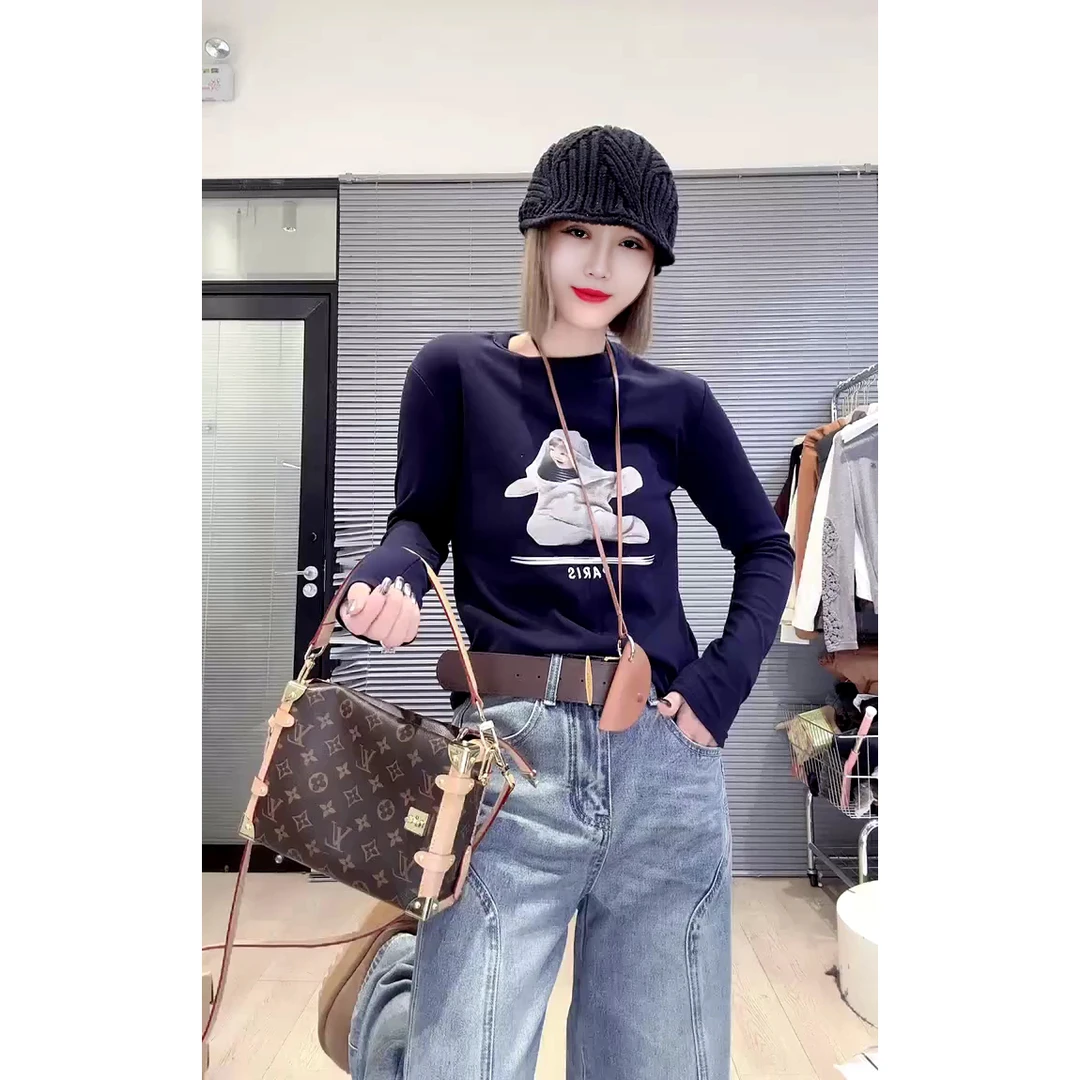 秋季新款时尚水印人像宝宝袖口小标百搭T恤