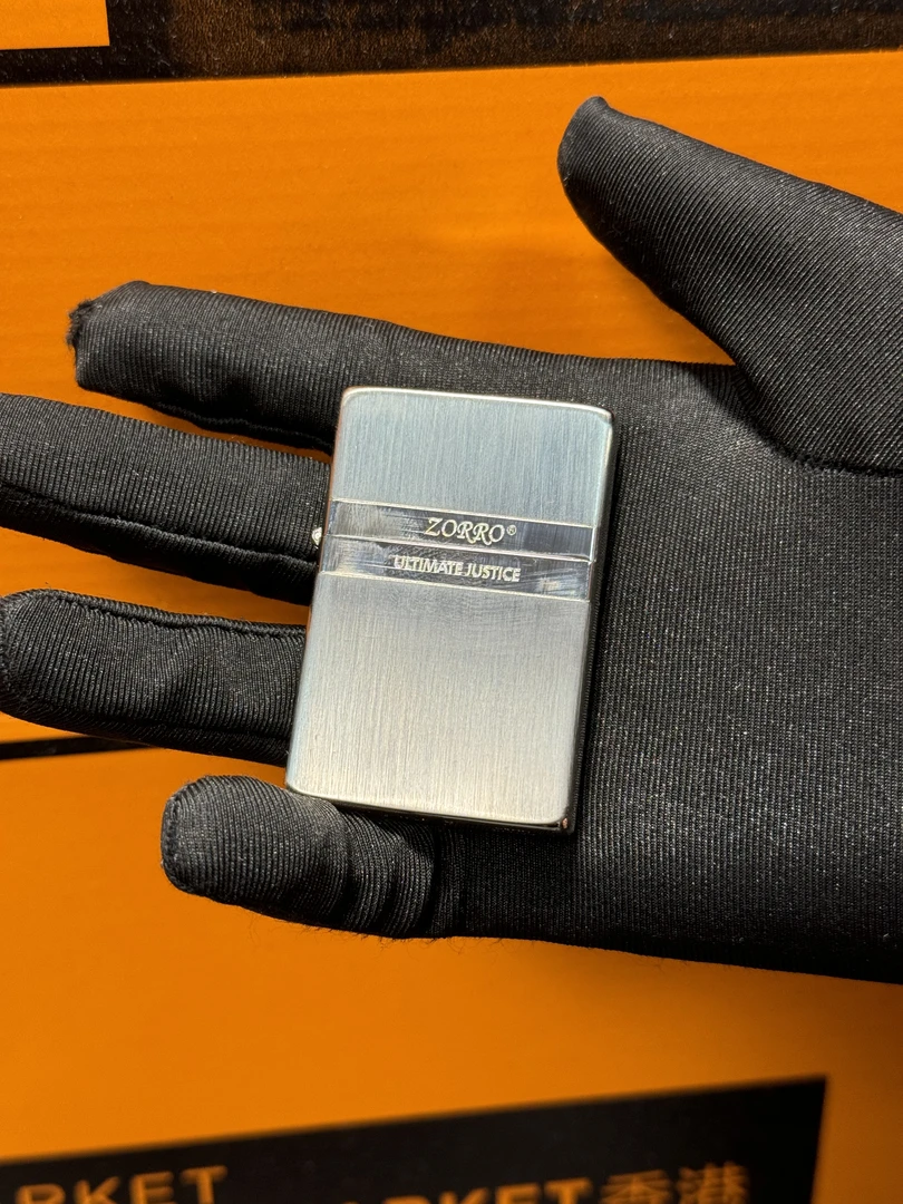 老式白银拉丝简约浮雕金属复古防风煤油打火机(不带油)