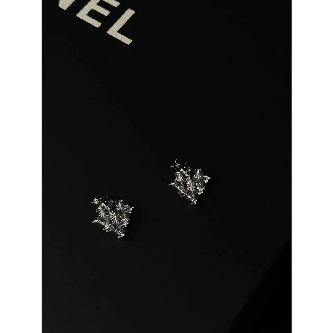 黄铜耳饰 5S 1046 Singularity Me 凯旋门镶几何方块钻拼接耳环
