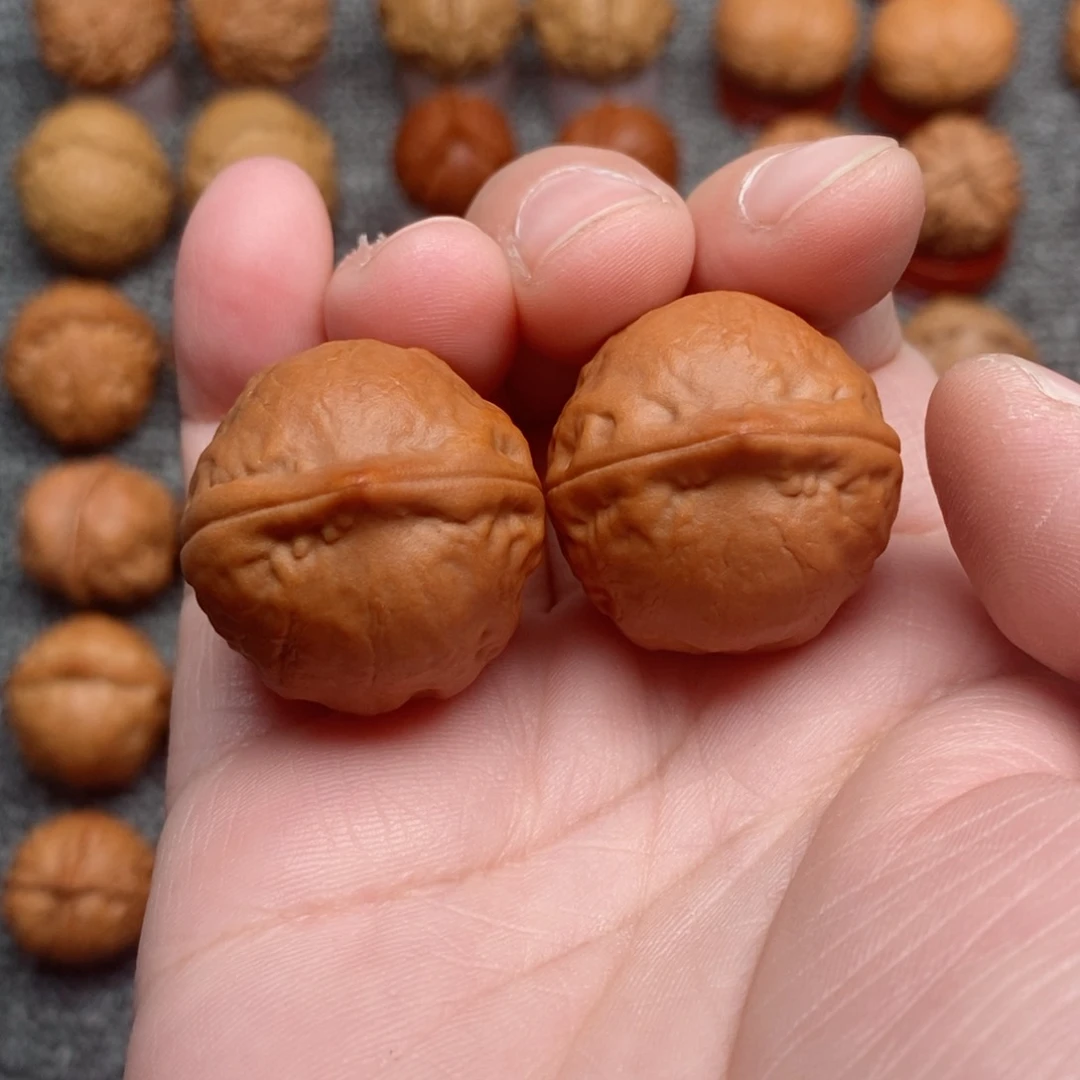 文玩核桃把件手捻赤面僧