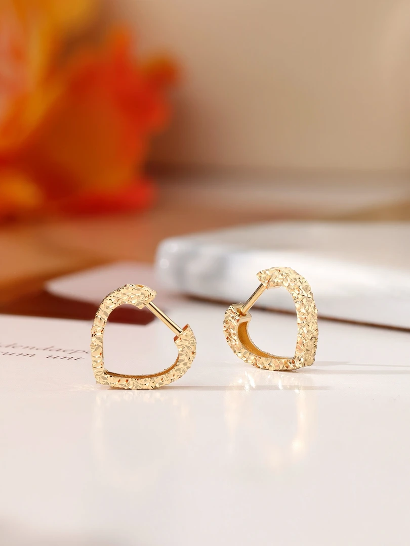 18K金碎碎冰爱心耳扣外径13.8MM浅金色气质轻奢时尚百搭简约精致