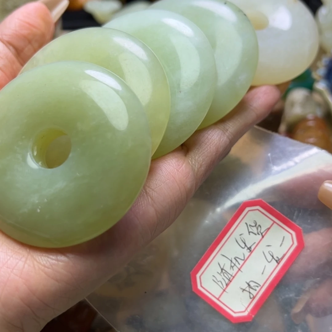 【闪购商品】蛇纹石玉颈饰未镶嵌