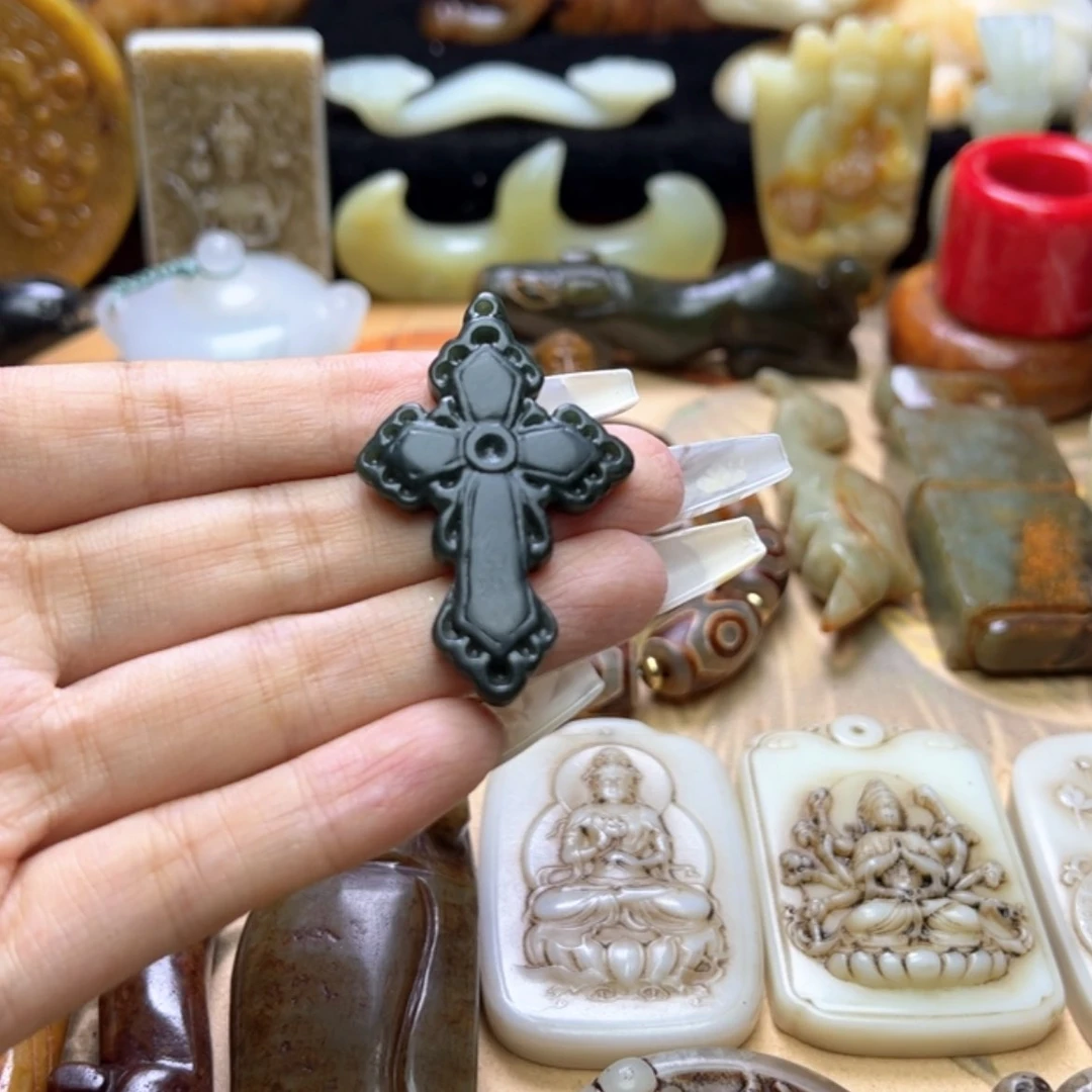 【闪购商品】蛇纹石玉颈饰未镶嵌