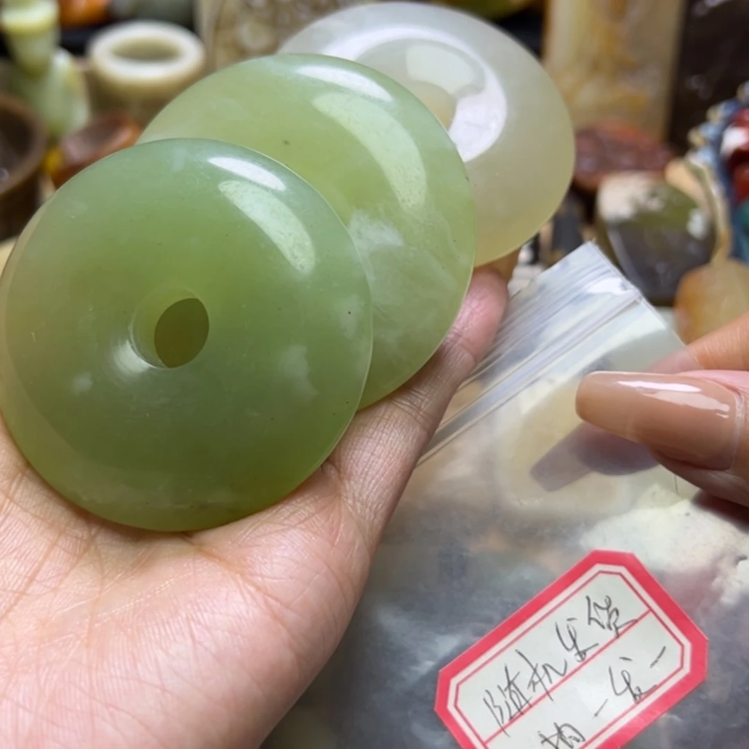 【闪购商品】蛇纹石玉颈饰未镶嵌