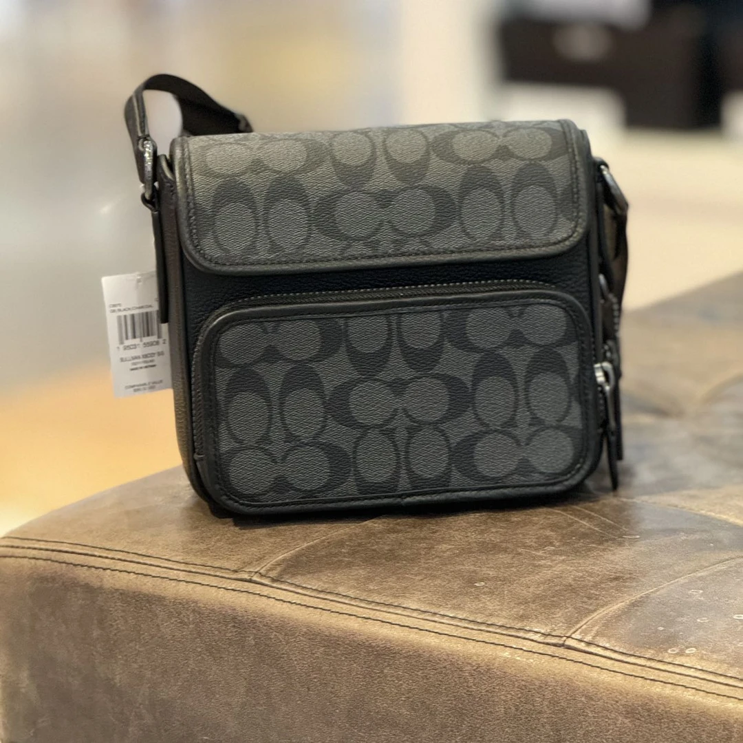 COACH/蔻驰Sullivan 20 男士邮差包斜挎包中号20*7*17cm翻盖开合