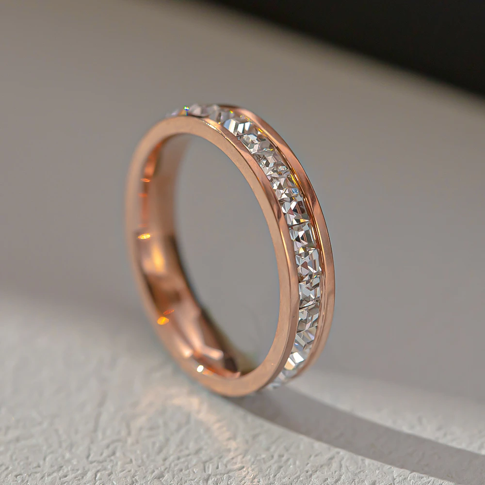 钛钢合成锆石戒指 钛钢戒指不掉色满天星轻奢情侣简约满钻指环