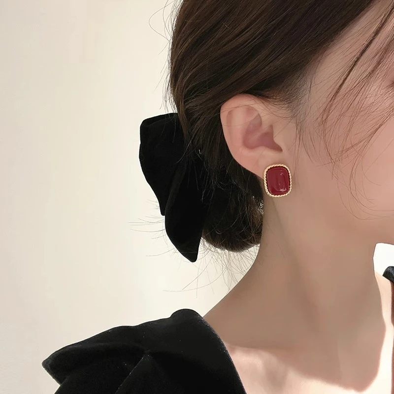 铜合金耳饰 复古气质小众简约酒红耳钉冷淡风优雅轻奢耳饰