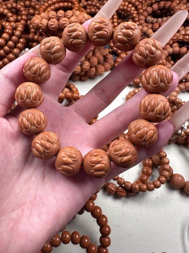 猴头核桃雕刻吞噬