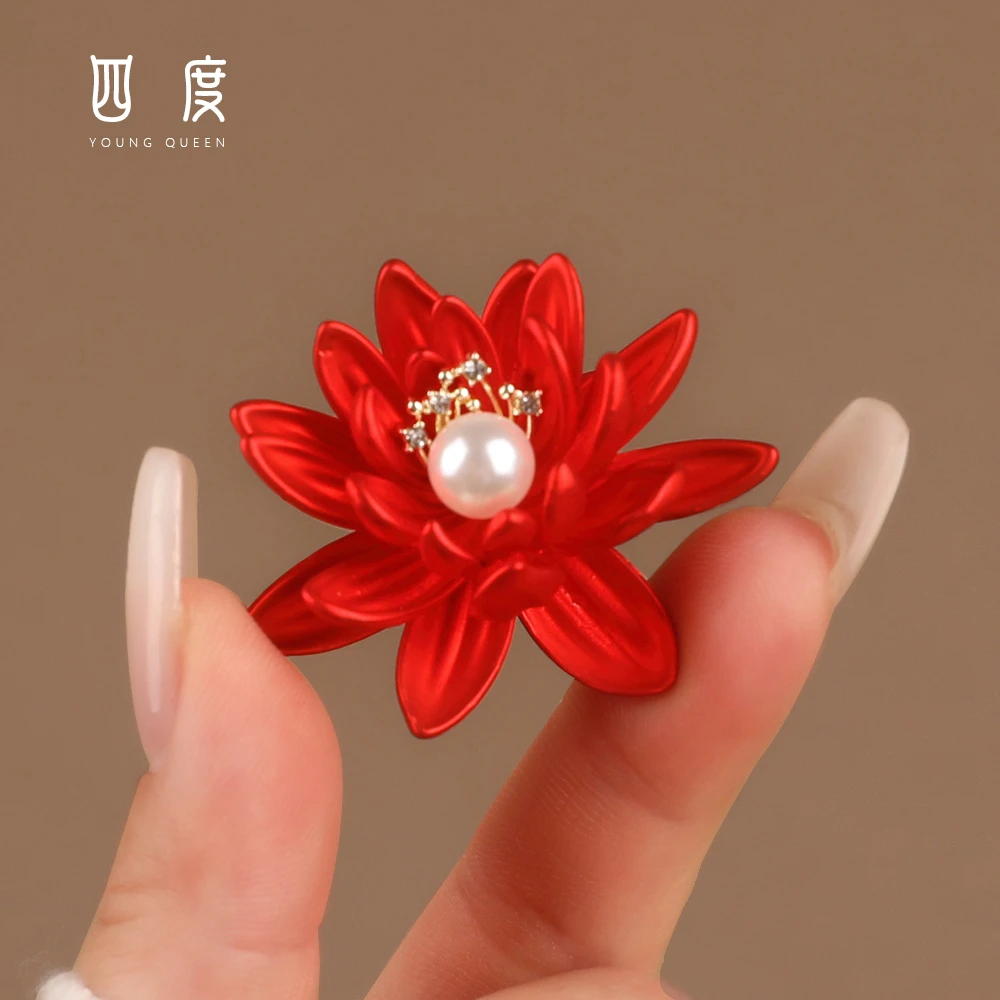 合金仿珍珠胸针 红色莲花胸针精致大气胸花西装大衣别针高级配饰