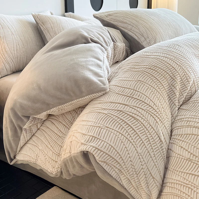 简约雕花牛奶绒四件套2025新款加绒珊瑚绒被套床单床上用品三件套