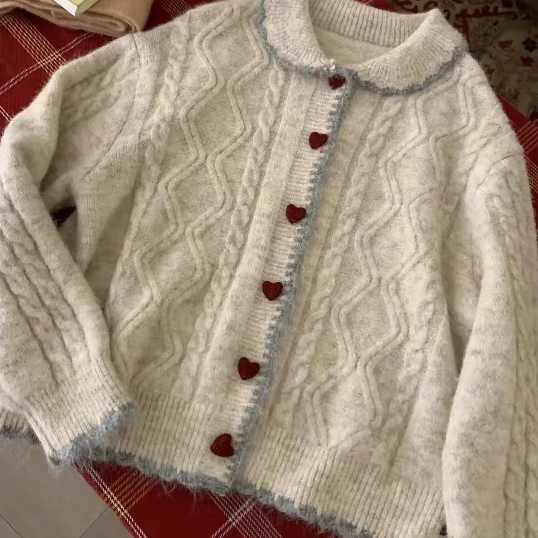 温柔风爱心纽扣保暖毛衣外套女装秋冬2024新款加厚麻花针织衫开衫