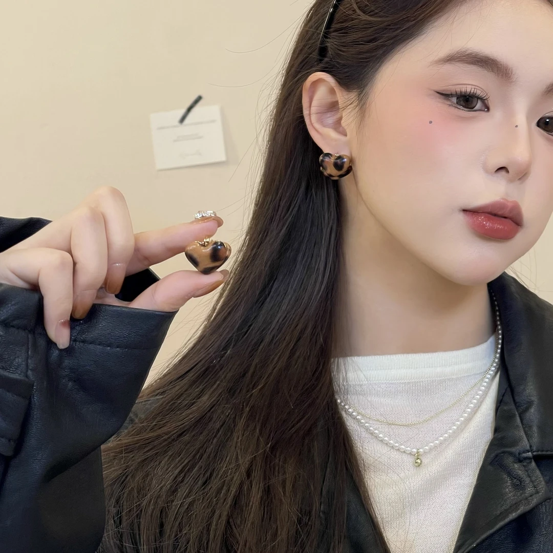 W741豹纹爱心耳扣百搭高级温柔气质小众个性时尚轻奢