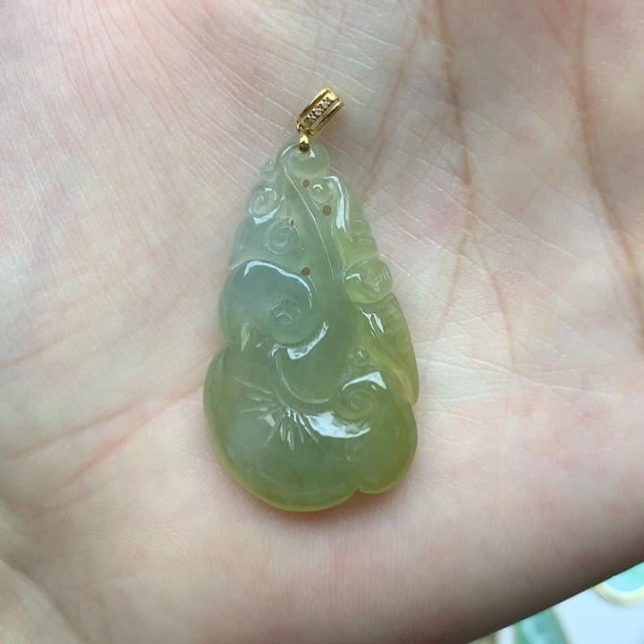 翡翠颈饰18K金镶嵌翡翠吊坠