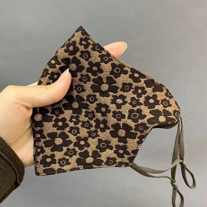 冬季新款小碎花立体口罩防风保暖可以水洗可以调节耳绳女款潮