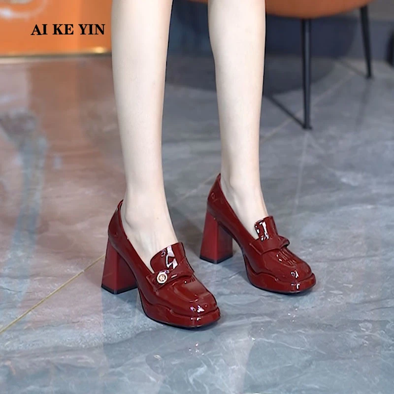 【艾珂茵】春季新款厚底气质百搭亮面金属扣方根高跟鞋时尚粗跟复古
