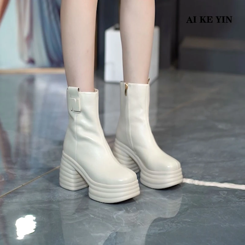 【艾珂茵】秋季新款方头厚底气质百搭字母扣侧拉链方根时装短靴时尚
