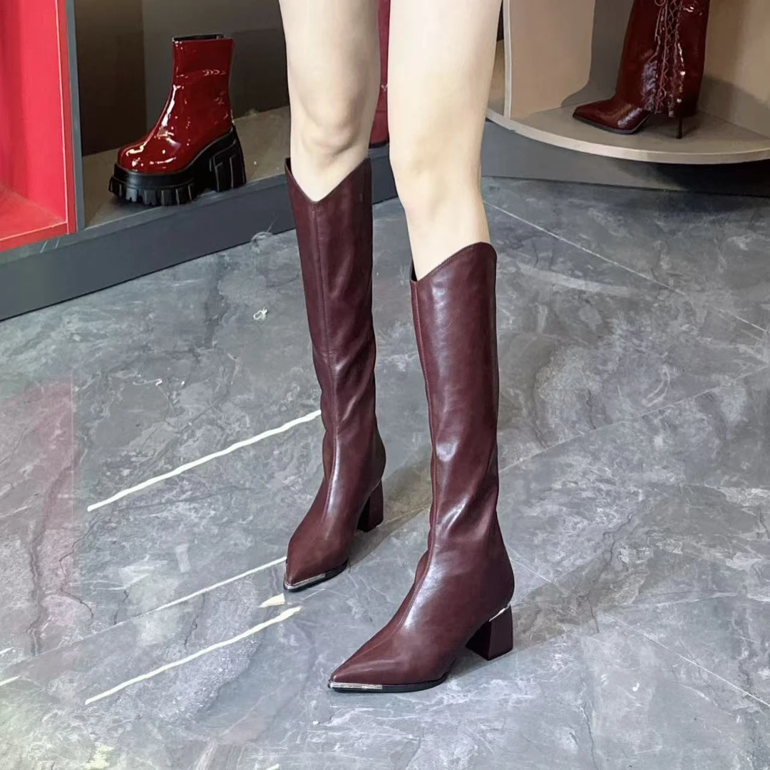 【艾珂茵】爆款舒适百搭金属包尖粗跟V型口洋气潮流女神时装靴