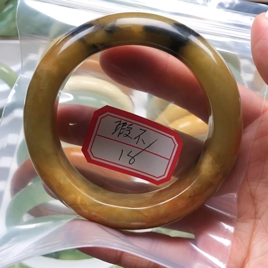 蛇纹石玉手镯未镶嵌瑕**瑜