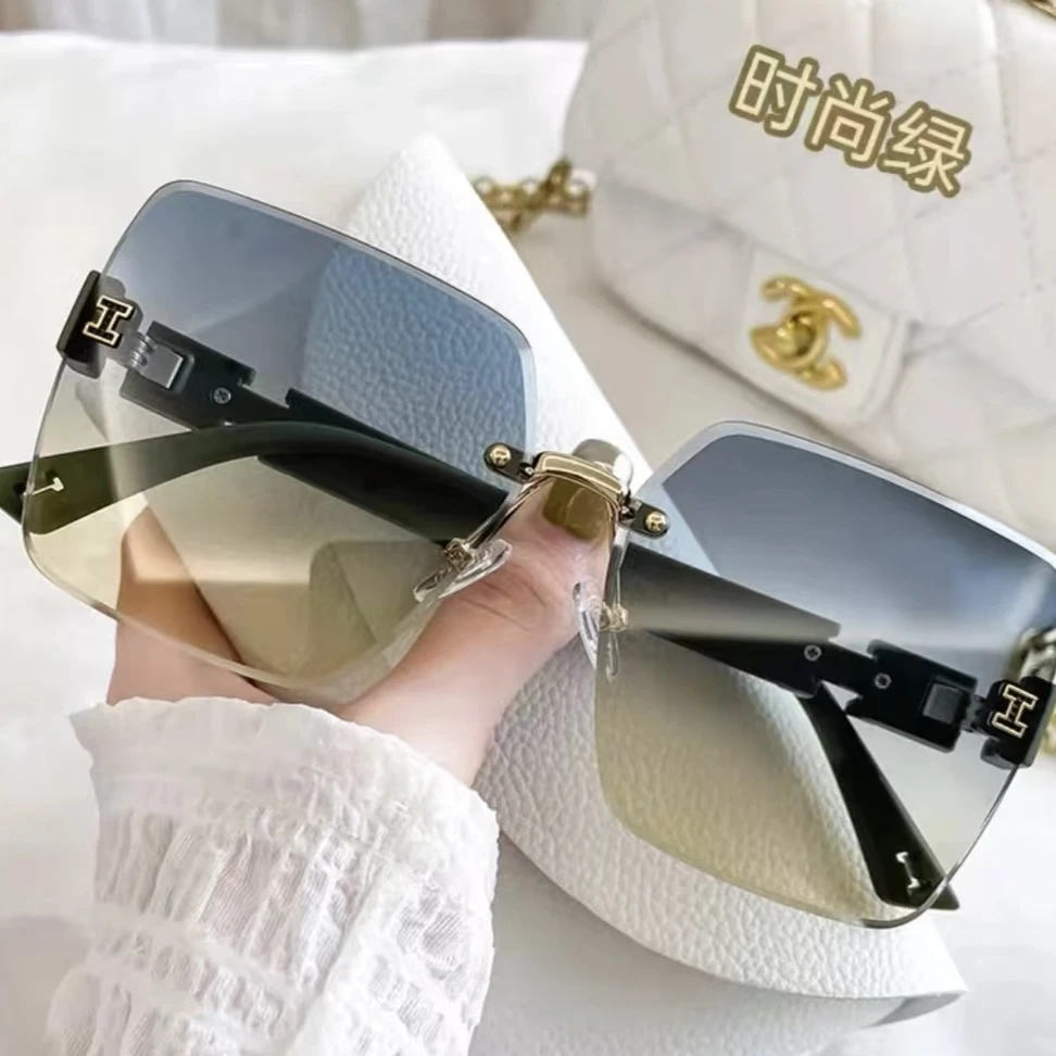 24新款高颜值女潮高级感眼镜时尚防紫外线大框网红女士高档太阳镜