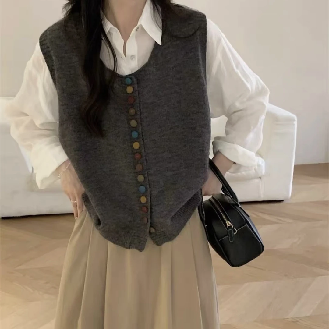 设计感彩色纽扣圆领针织马甲女百搭叠穿秋季宽松无袖毛衣背心坎肩