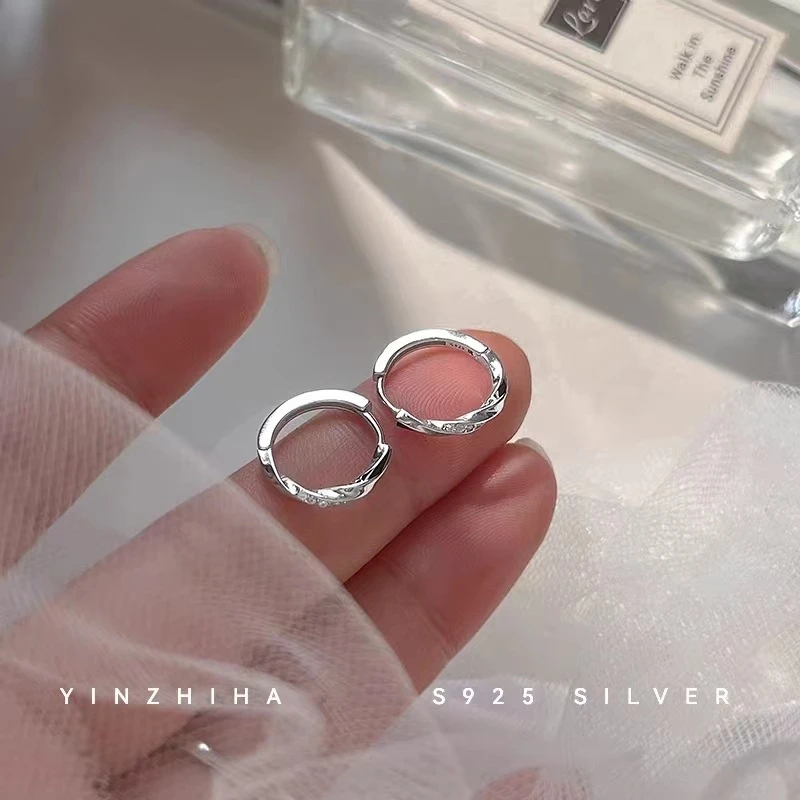 925银耳饰 镶钻素圈耳环女小众设计高级感养耳洞耳扣银镀耳饰