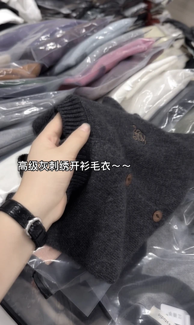 米蓝家名殿好品质高级灰刺绣开衫毛衣6657