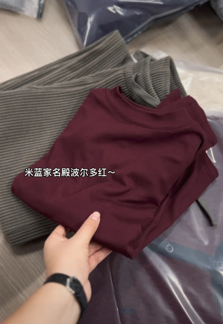米蓝家名殿好品质波尔多红磨毛高弹半高领打底衫8299
