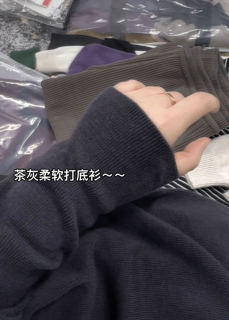 米蓝家名殿好品质茶灰高弹柔软半高领长袖打底衫毛衣191