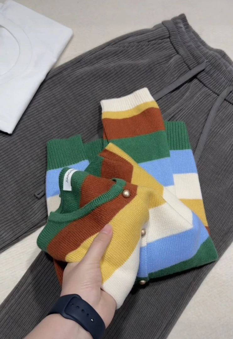 米蓝家彩虹开衫毛衣770