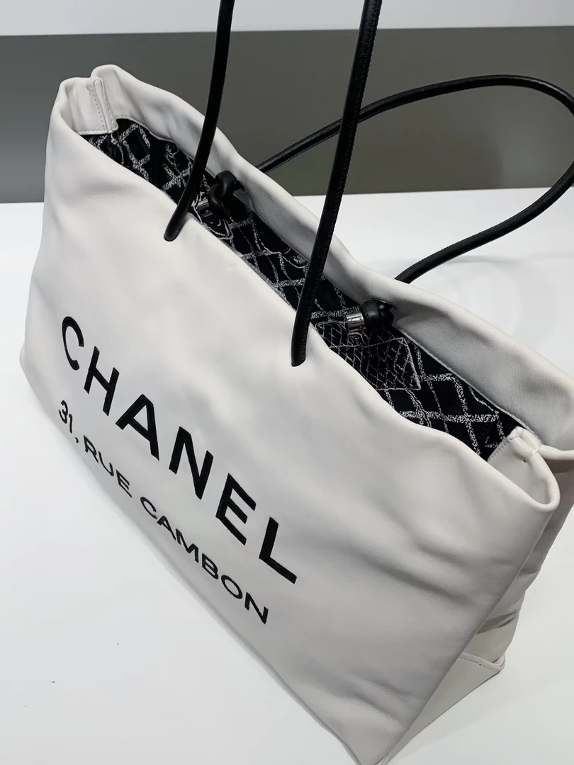 95新 Chanel/香奈儿 HIHI/09P黑白字母托特购物袋10234393