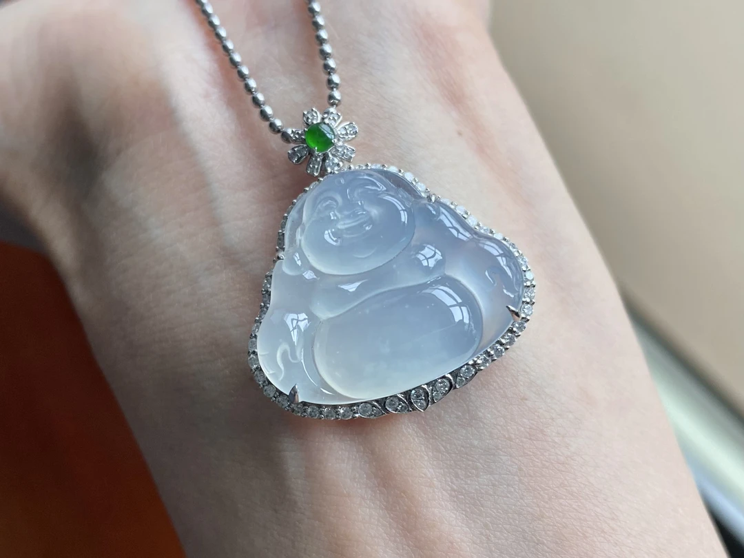 翡翠颈饰18k金镶钻冰透水润形体厚实饱满底子干净翡翠佛公吊坠