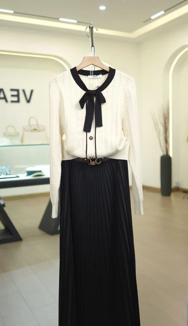 【304套装-年底特惠】薇乐女装长袖秋冬时尚针织气质百搭圆领套装