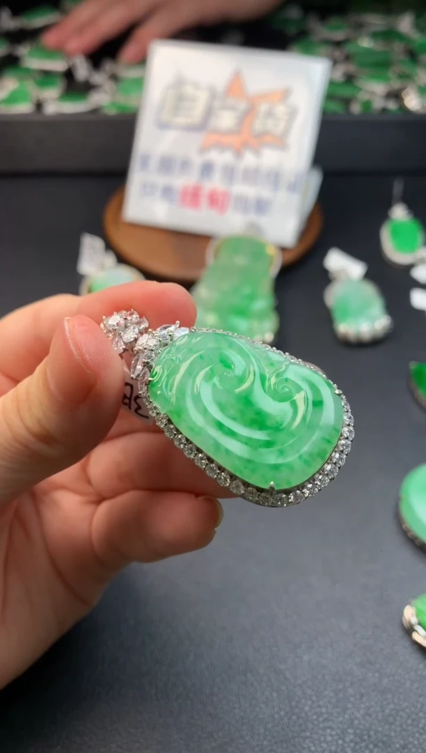 【闪购商品】翡翠颈饰银S925镶嵌翡翠1