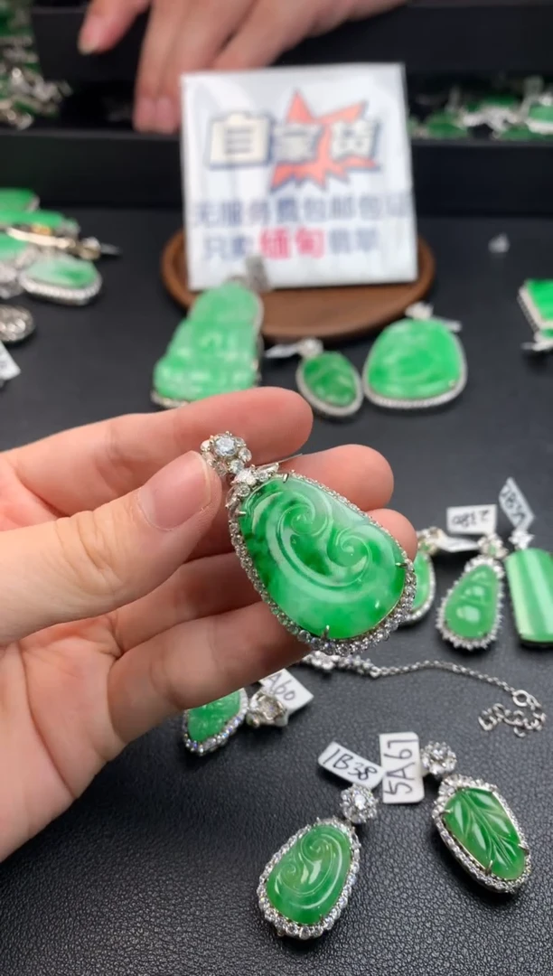 【闪购商品】翡翠颈饰银S925镶嵌翡翠
