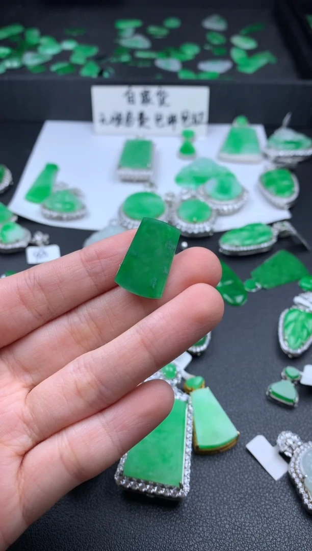 【闪购商品】翡翠裸石未镶嵌牌