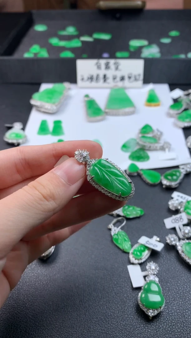 【闪购商品】翡翠颈饰银S925镶嵌叶