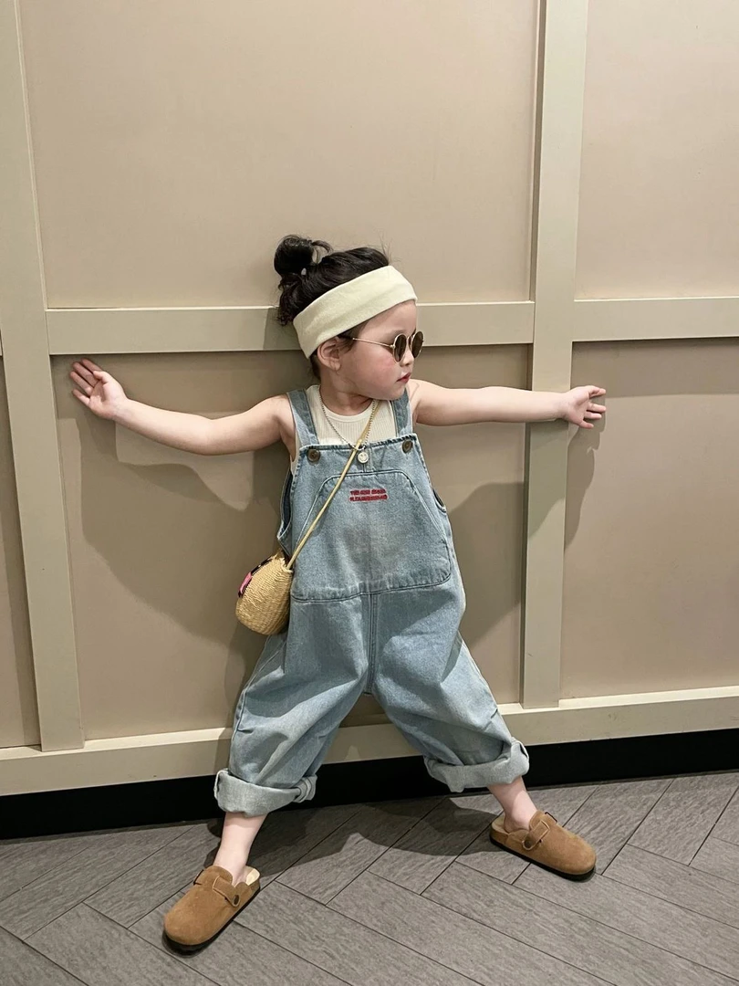 儿童宝宝时尚刺绣字母牛仔背带裤夏季男女童可爱宽松牛仔裤连体裤