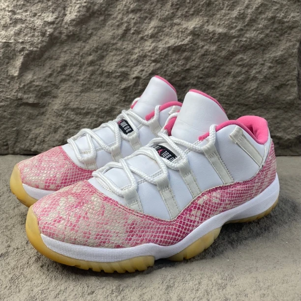 43码/市场价3159/Nike AJ11 Low 粉蛇 白粉 复古篮球鞋 二手无盒