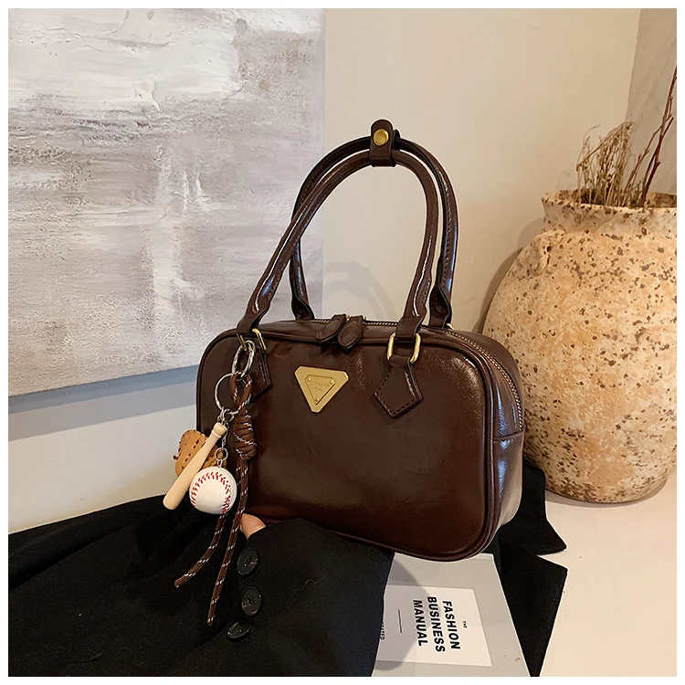 超火小包包女秋冬2024新款复古百搭斜挎包女士手提单肩通勤小拎包