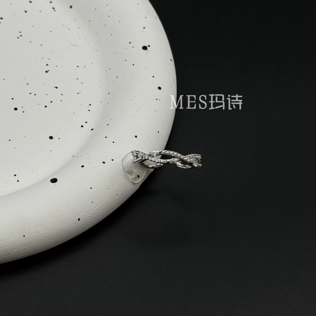 铜合金合成锆石戒指 百搭熔岩环绕戒指675