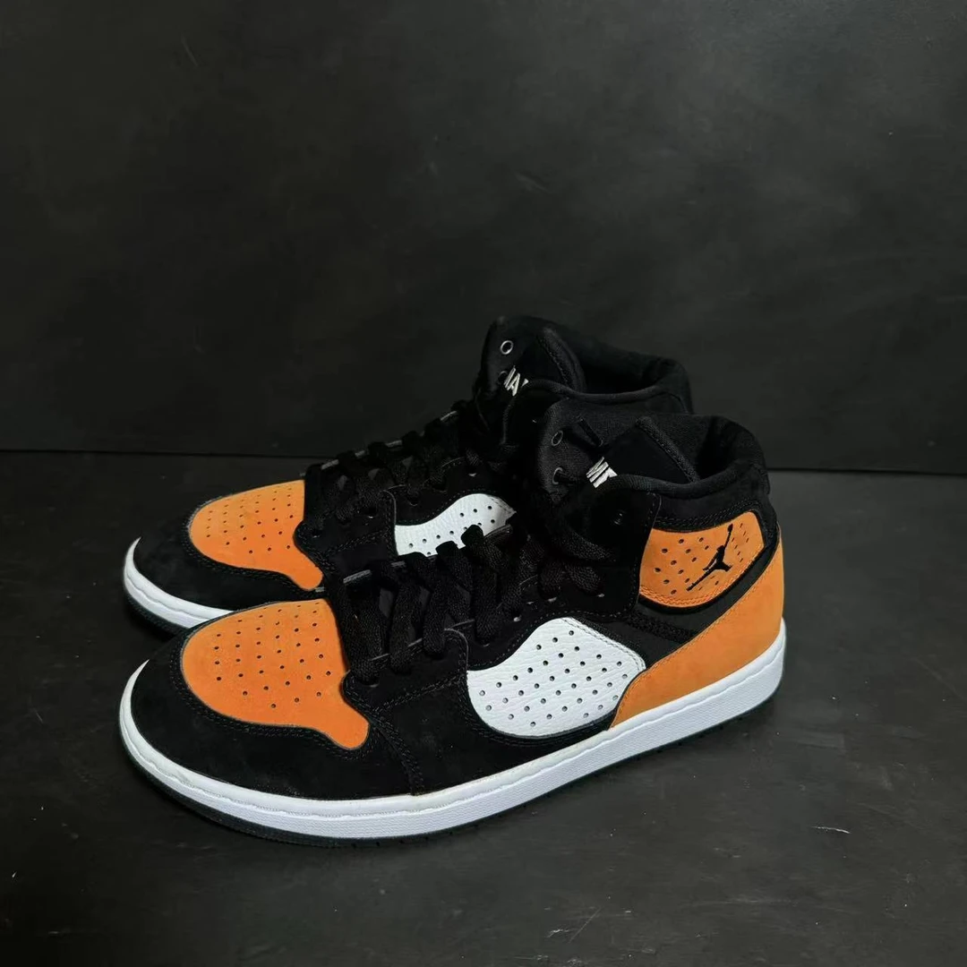 43码/AJ1 黑橙 中帮 板鞋
