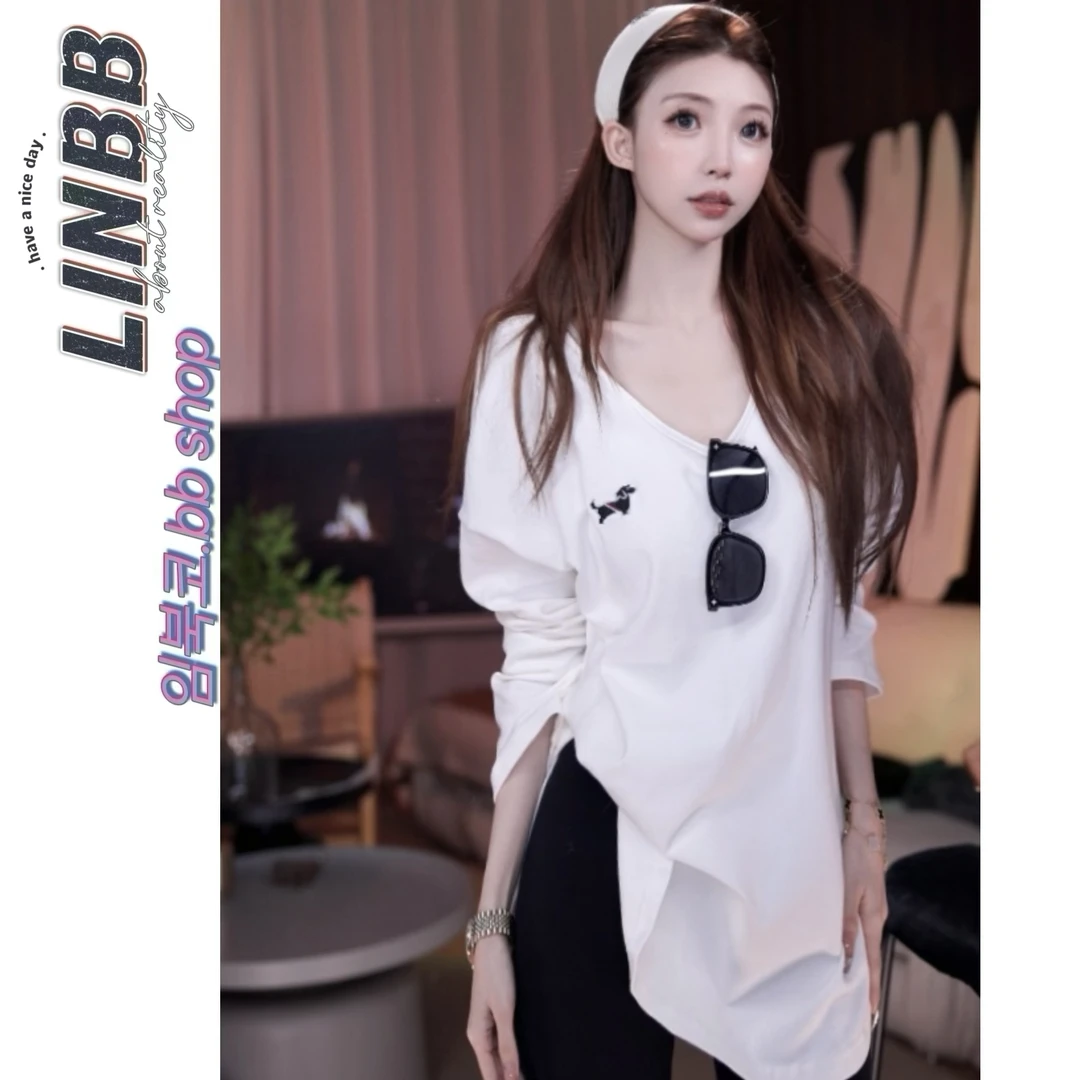 林北鼻-【TB小狗】韩单定制款刺绣u领德绒显瘦百搭上衣