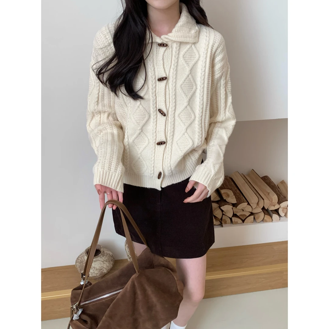 6606#韩系慵懒翻领精致木扣复古麻花毛衣开衫