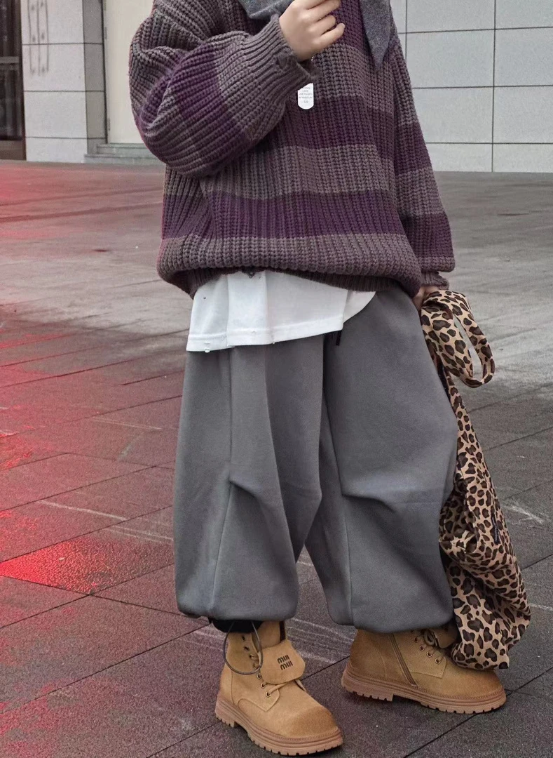 {蜡小新} 平替好物【幻影灰】超软的裤子 可直筒两穿，模特穿140，